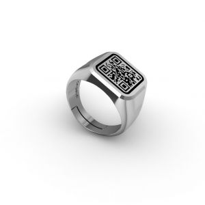 QR Gold non è un semplice gioiello. Il suo codice QR rende veloce e semplice il collegamento ai contenuti online che preferisci